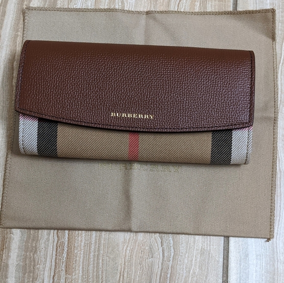 Burberry House Check Porter Leather Wallet - Picture 8 of 11
